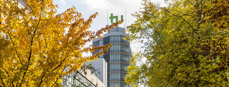 Mensa und Mathetower im Sommer